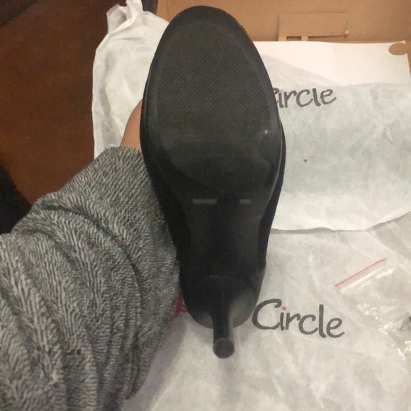 red circle Asalia ankle booty heels - Picture 5 of 8